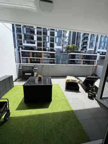 Spacious one bedroom apt- Sydney,