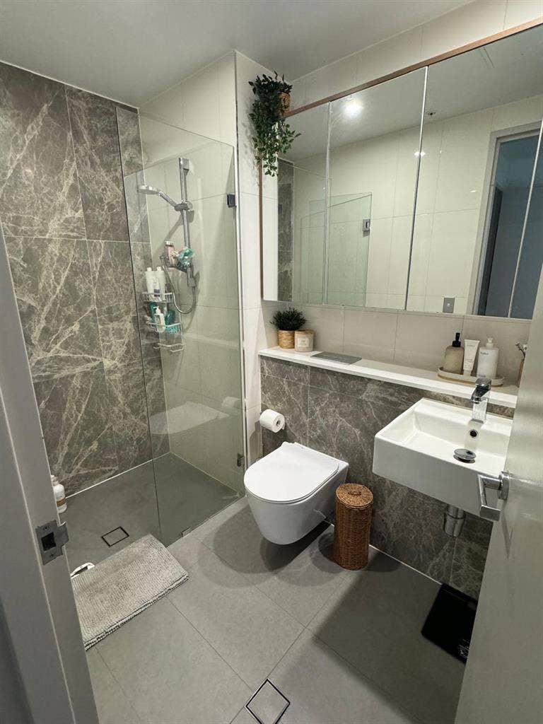 Spacious one bedroom apt- Sydney,