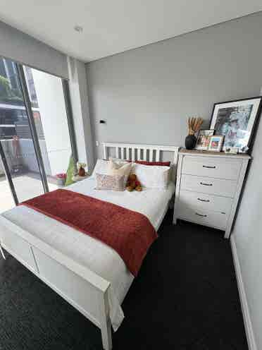 Spacious one bedroom apt- Sydney,