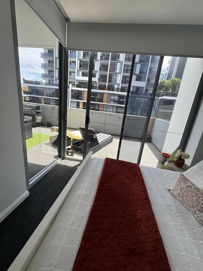 Spacious one bedroom apt- Sydney,