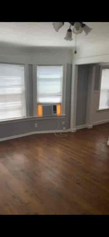 bath house apt w/ backyard