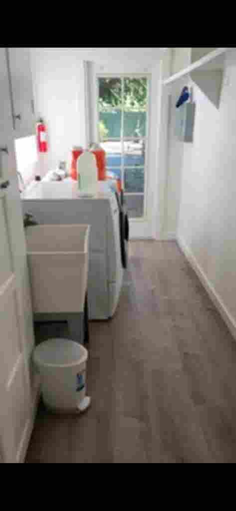bath house apt w/ backyard