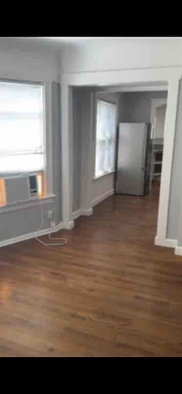bath house apt w/ backyard