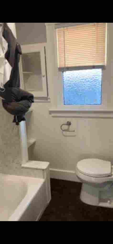 bath house apt w/ backyard