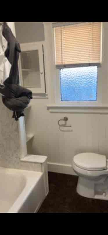 bath house apt w/ backyard