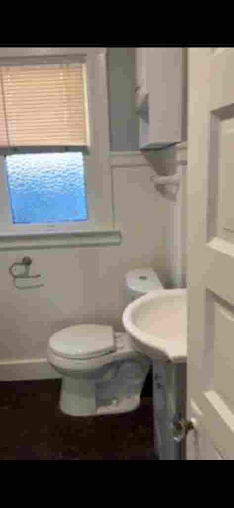 bath house apt w/ backyard