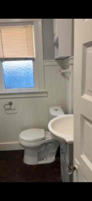 bath house apt w/ backyard