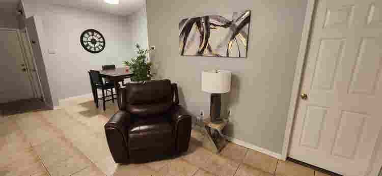 Remodeled Home.Furnished Queen Bed.