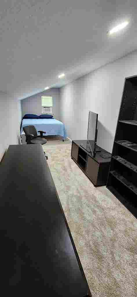 Remodeled Home.Furnished Queen Bed.