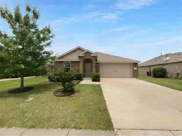 4 bedroom house available for rent