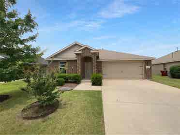 4 bedroom house available for rent