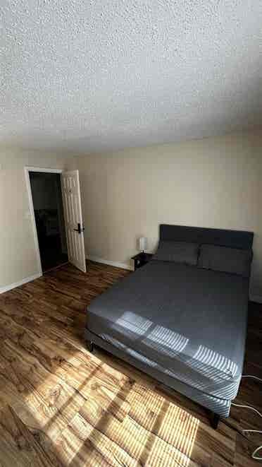Room for rent - Minutes to downtown