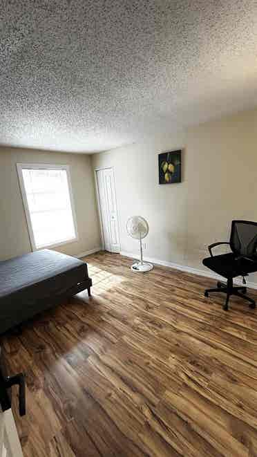 Room for rent - Minutes to downtown