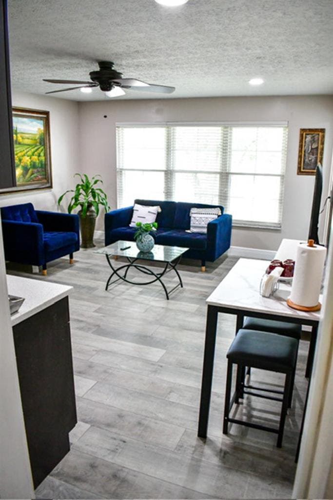 2nd Floor Apt Available in Tampa