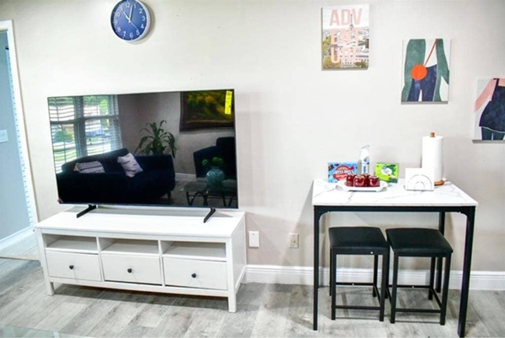 2nd Floor Apt Available in Tampa