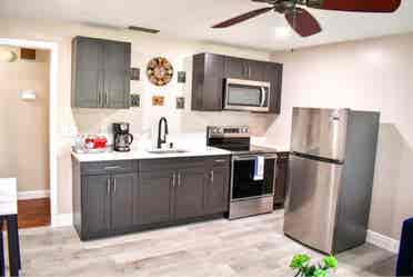 2nd Floor Apt Available in Tampa