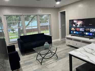 2nd Floor Apt Available in Tampa