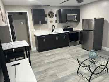 2nd Floor Apt Available in Tampa