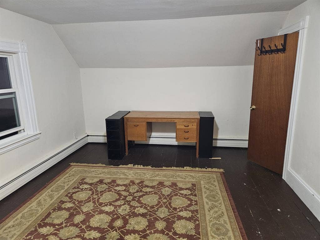Over-sized Bedroom, Shared Living!