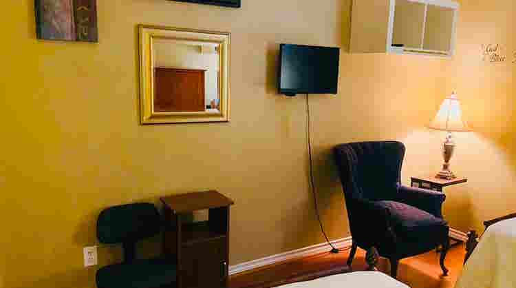 Spacious furnished bedroom for rent