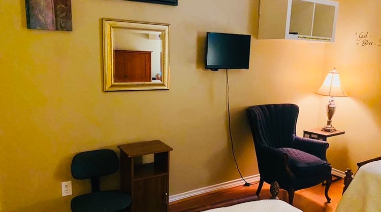 Spacious furnished bedroom for rent