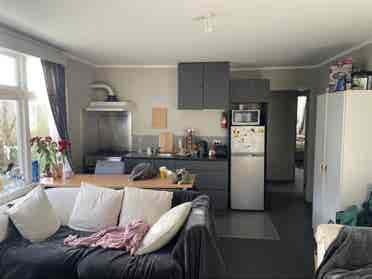 FLATMATE WANTED MT VIC!!