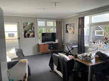 FLATMATE WANTED MT VIC!!