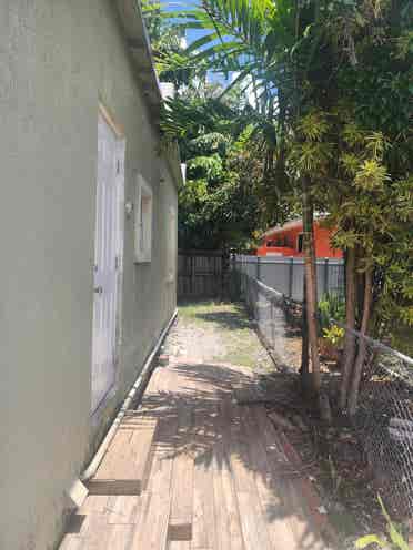 BATH HOME  W. LITTLE HAVANA