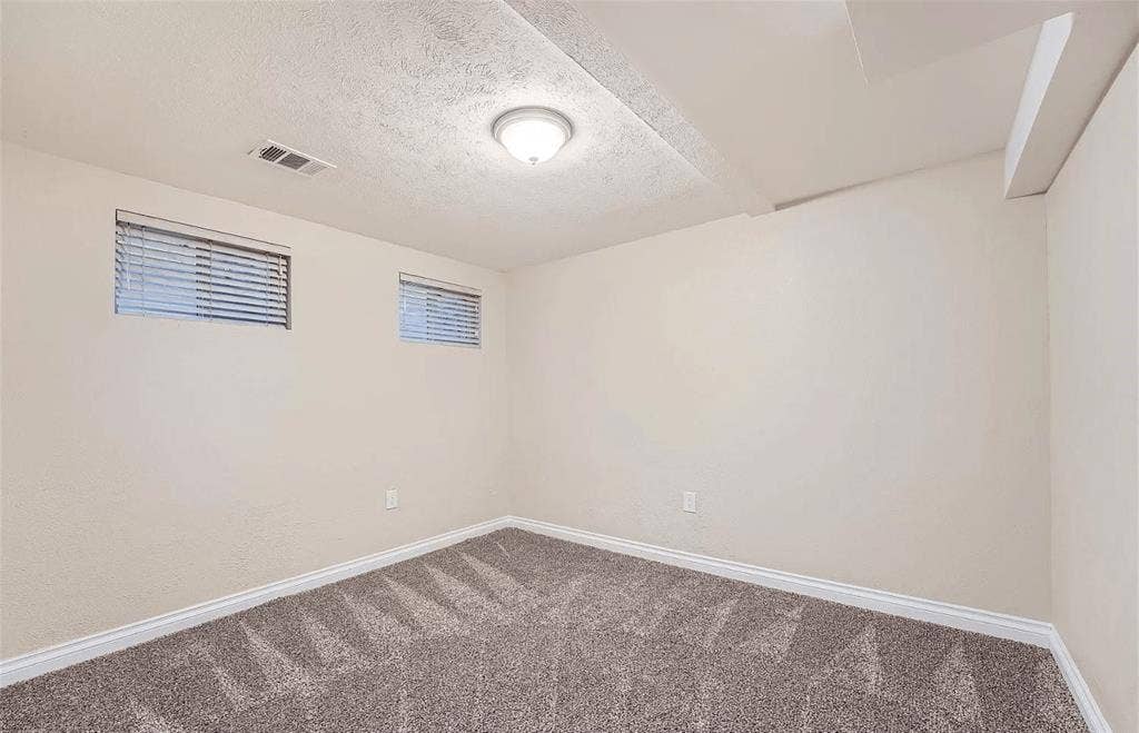 Private Room for Rent in Nice Home