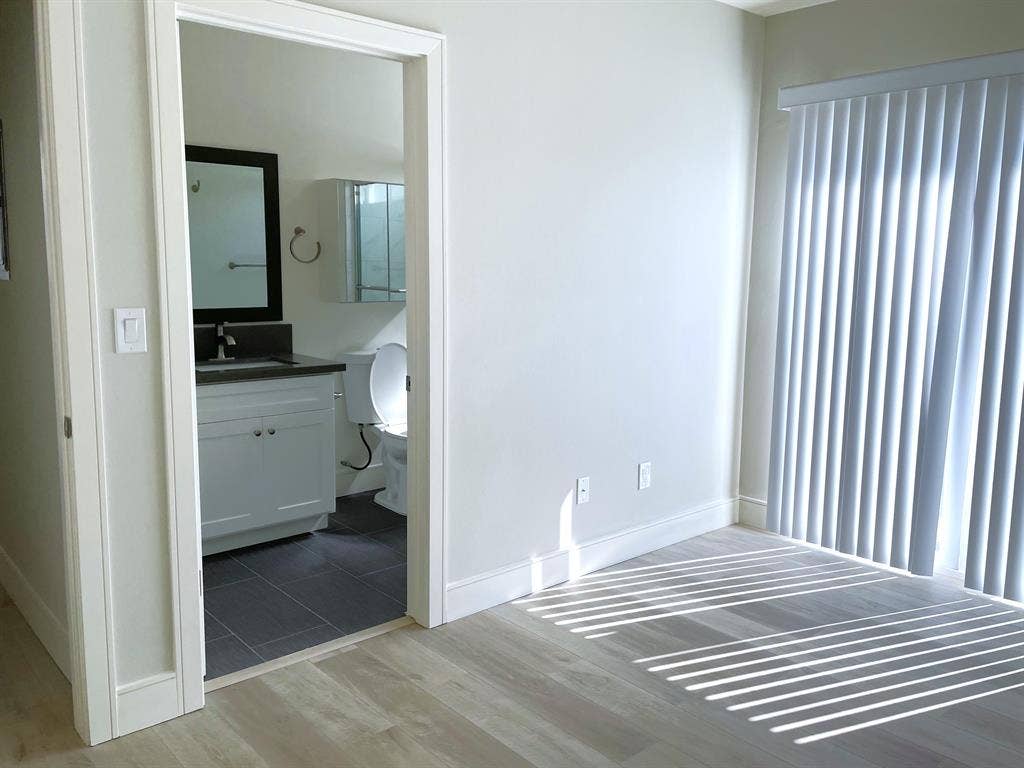 Private room/ba in Furnished House