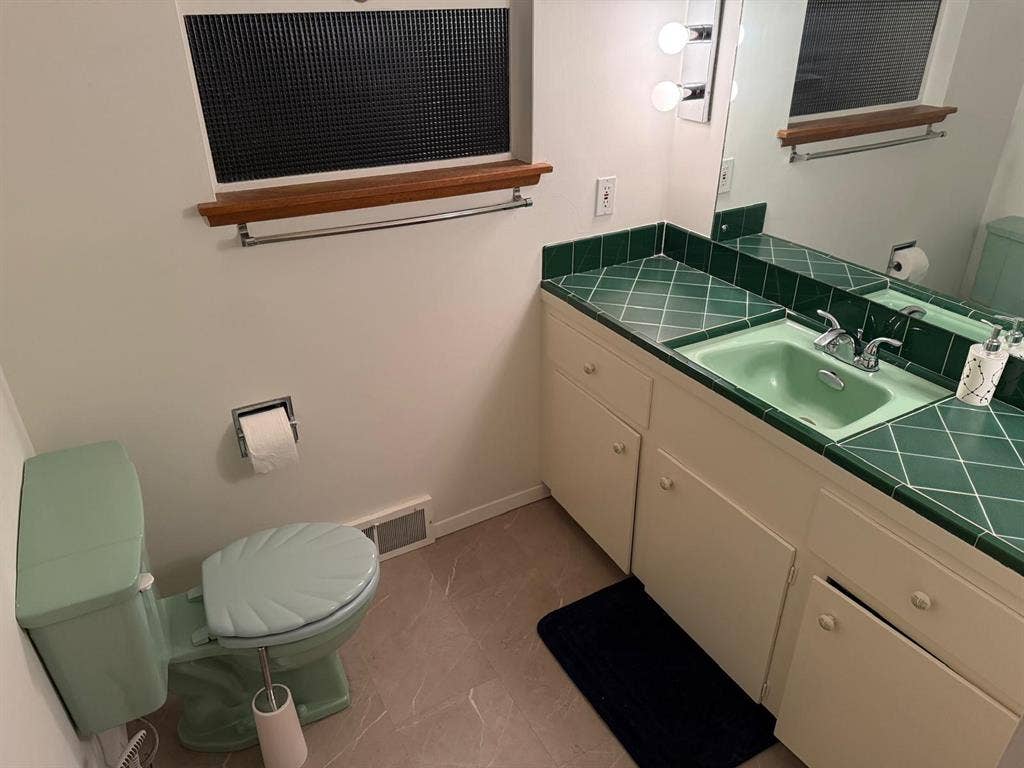 Unfurnished Room for Rent- Bellevue