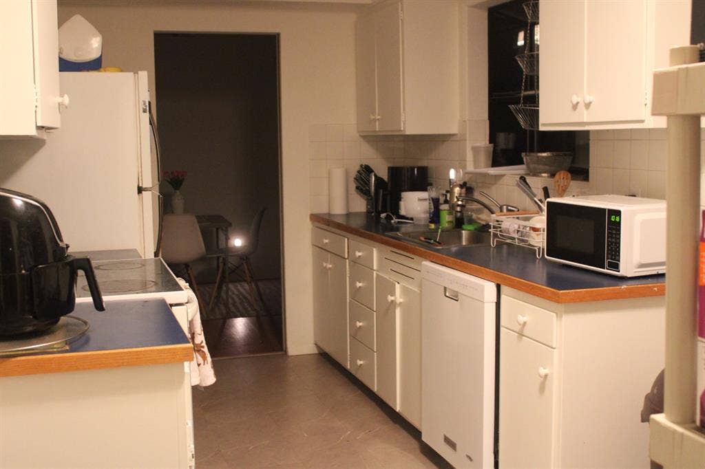 Unfurnished Room for Rent- Bellevue