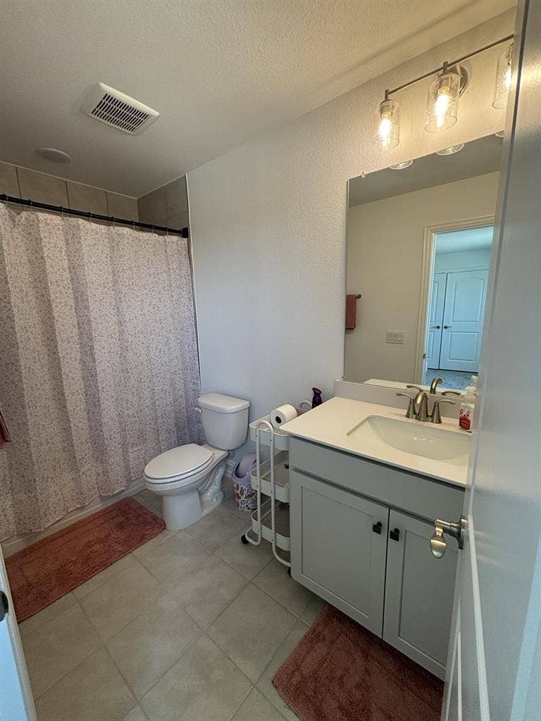 Private room with bath available