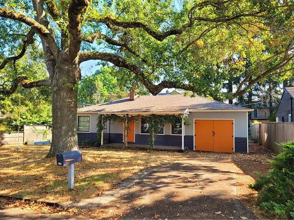 looking for two cool roommates