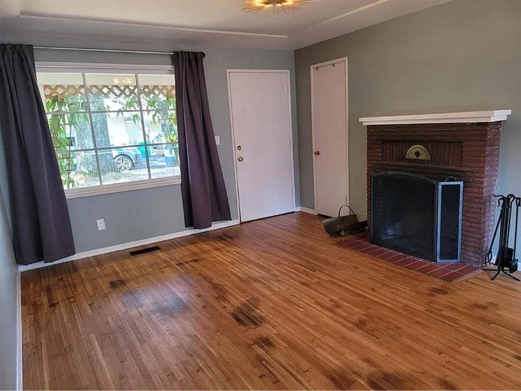 looking for two cool roommates