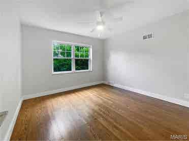 2 bedroom house available for rent