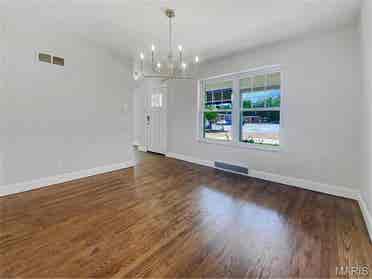 2 bedroom house available for rent
