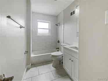 2 bedroom house available for rent