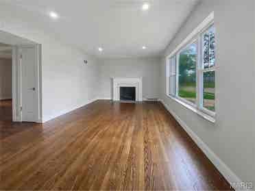 2 bedroom house available for rent