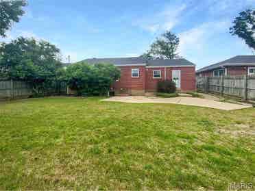 2 bedroom house available for rent