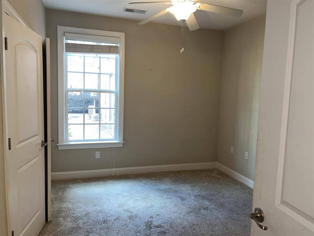 Red Knot - Utilities Included 
