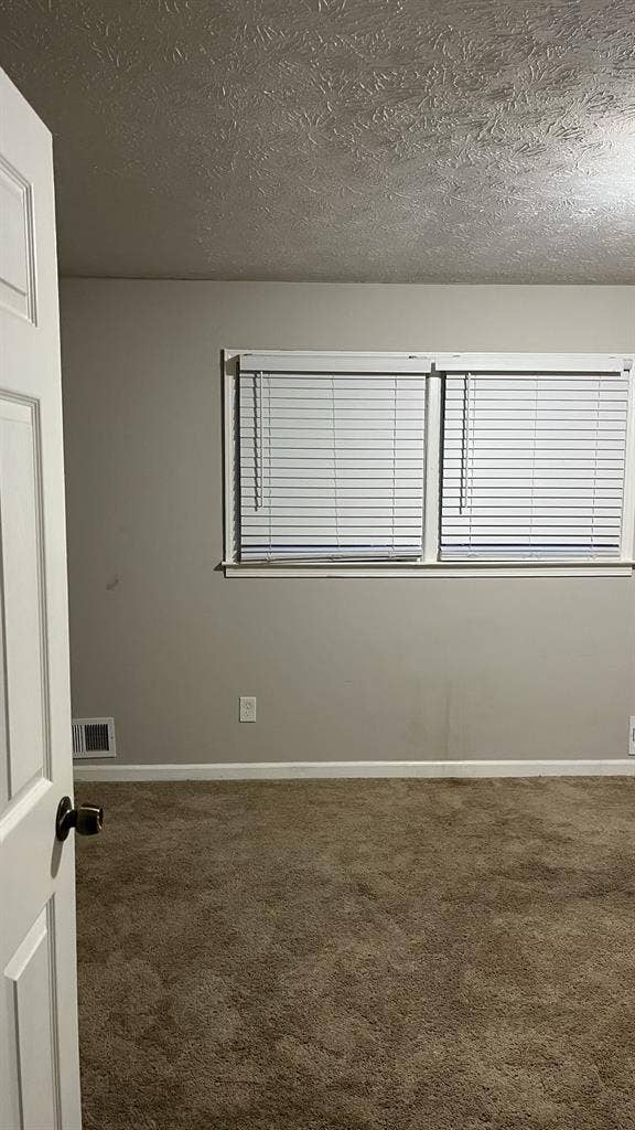 Room for rent available now
