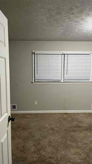 Room for rent available now