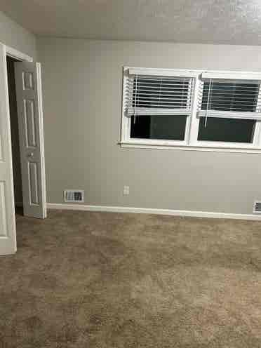 Room for rent available now