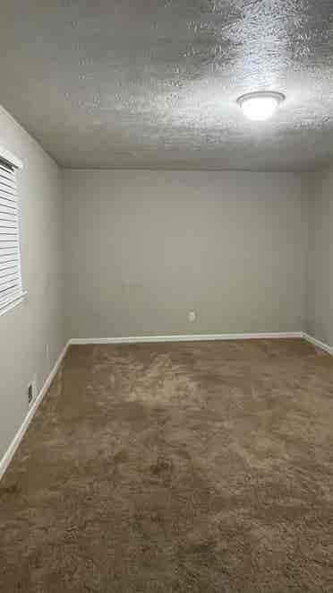 Room for rent available now