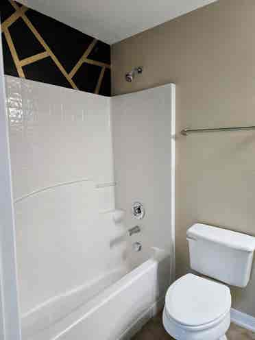 Large Room w/ Shared Bathroom