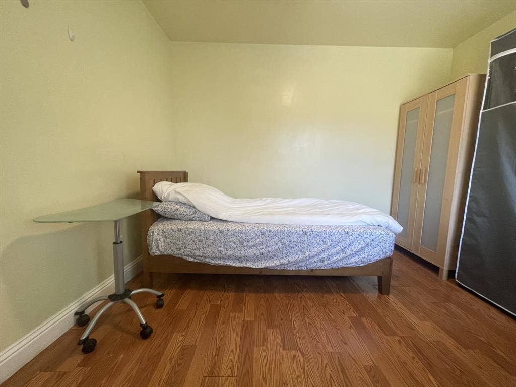 Private furnished room  for rent