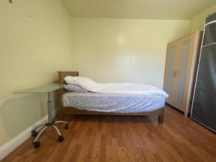 Private furnished room  for rent