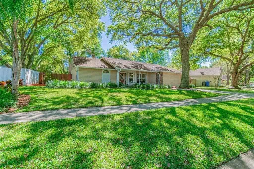 Looking for two roommates