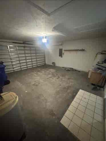 Looking for two roommates